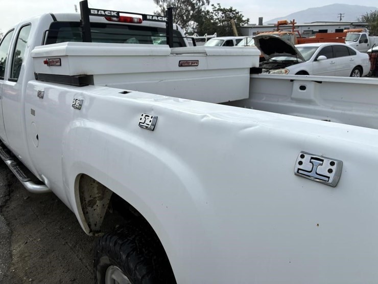 2012-gmc-sierra-2500-image-5