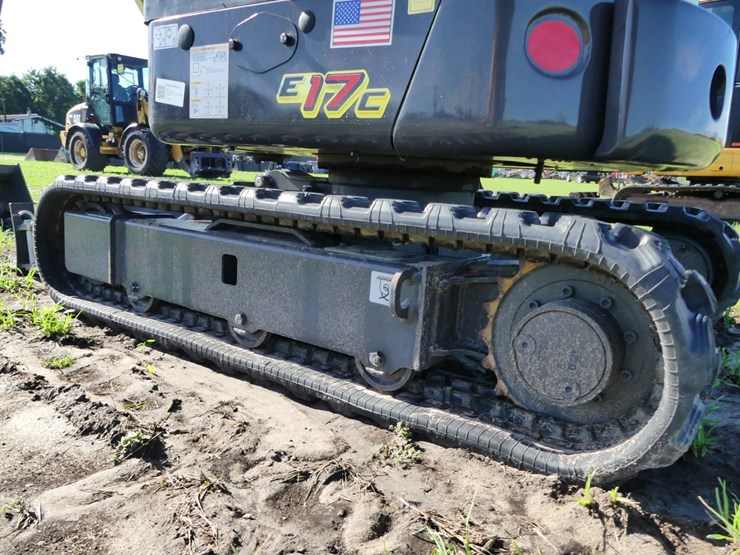 new-holland-e17c-image-6