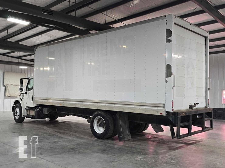 2020-freightliner-business-class-m2-106-image-4