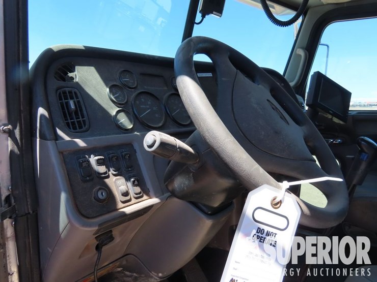 2012-peterbilt-367-image-9