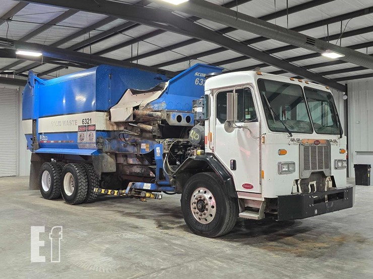 2017-peterbilt-320-image-2