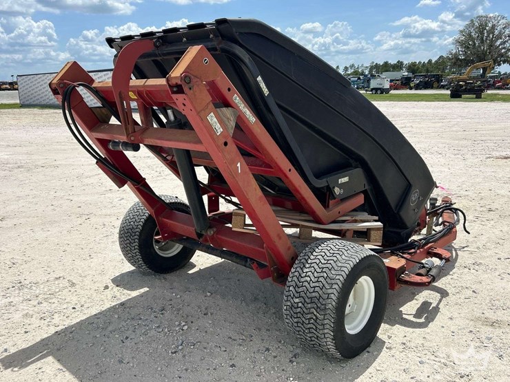 2007-toro-pro-sweep-5200-turf-sweeper-tractor-attachment-image-3