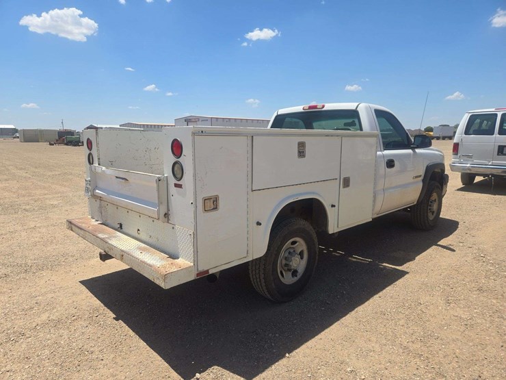 2006-chevrolet-silverado-2500-image-3