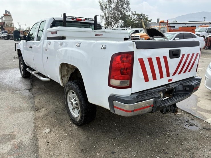 2012-gmc-sierra-2500-image-4