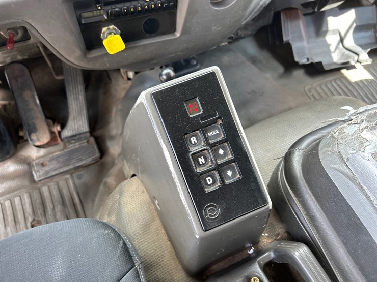 2001-gmc-t7500-image-50