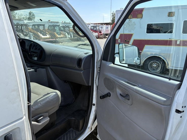 2001-ford-e350-image-15