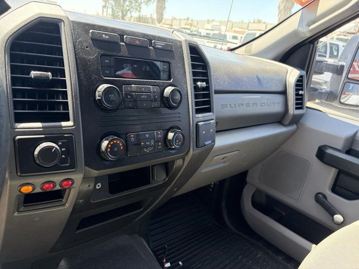 2017-ford-f350-image-18