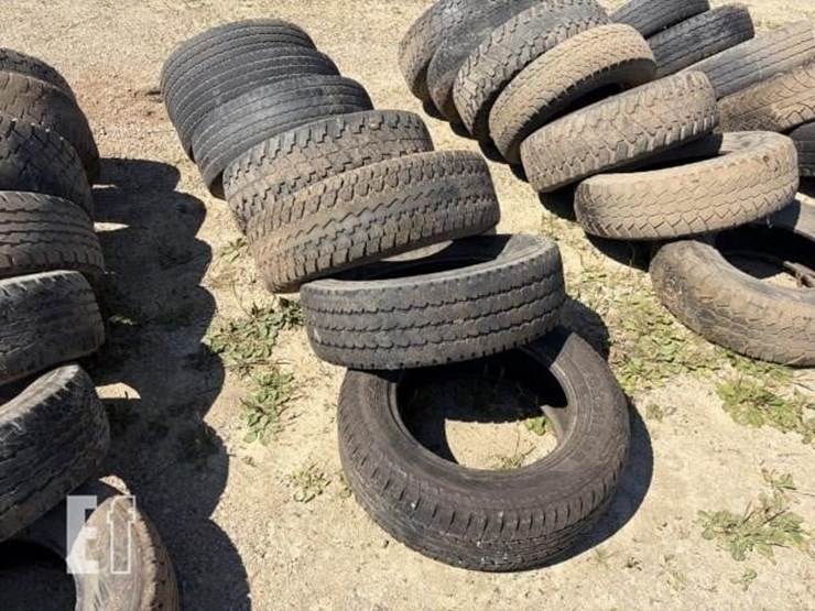 truck-tires-image-2
