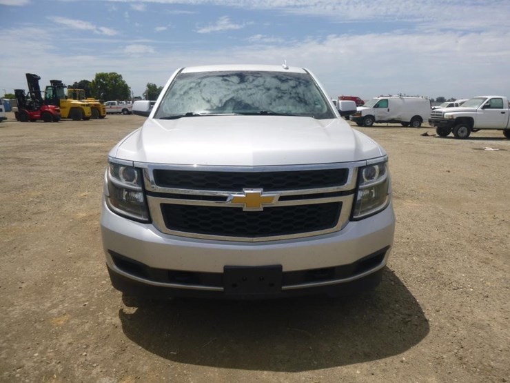 2015-chevrolet-tahoe-image-25