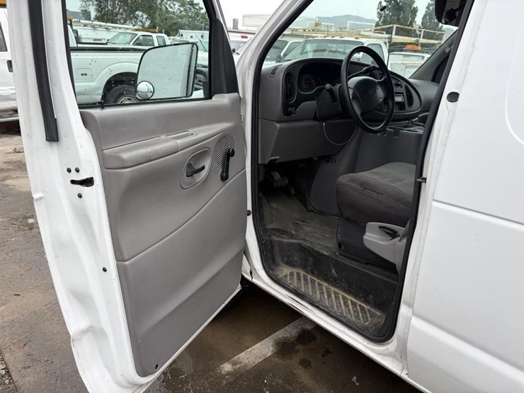 2001-ford-e350-image-13