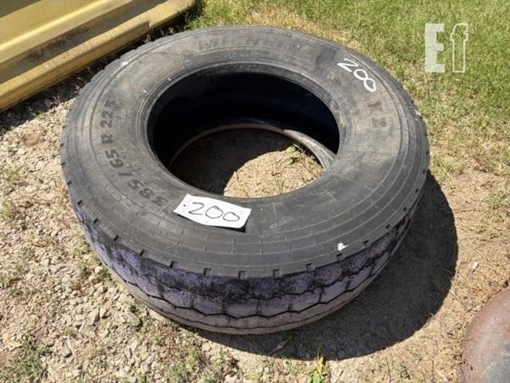 truck-tire-image-1