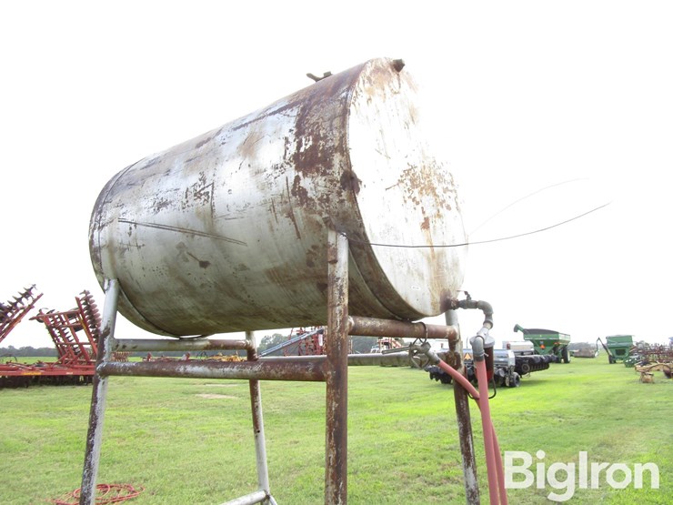 560-gal-fuel-tank-on-stand-image-14