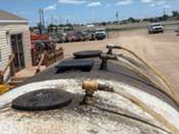 2007-freightliner-m2-106-image-18