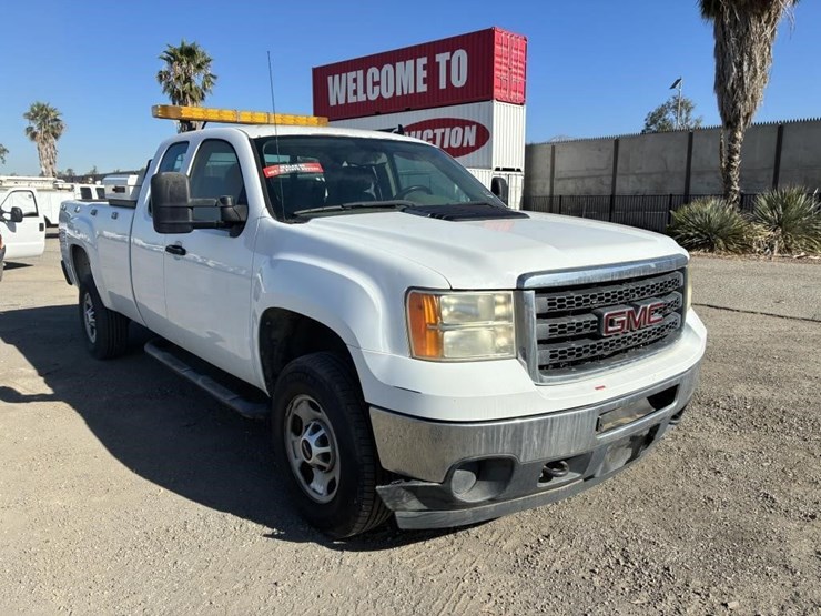2012-gmc-sierra-2500-image-2