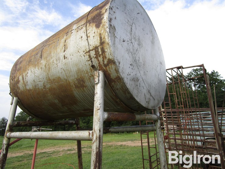 560-gal-fuel-tank-on-stand-image-12