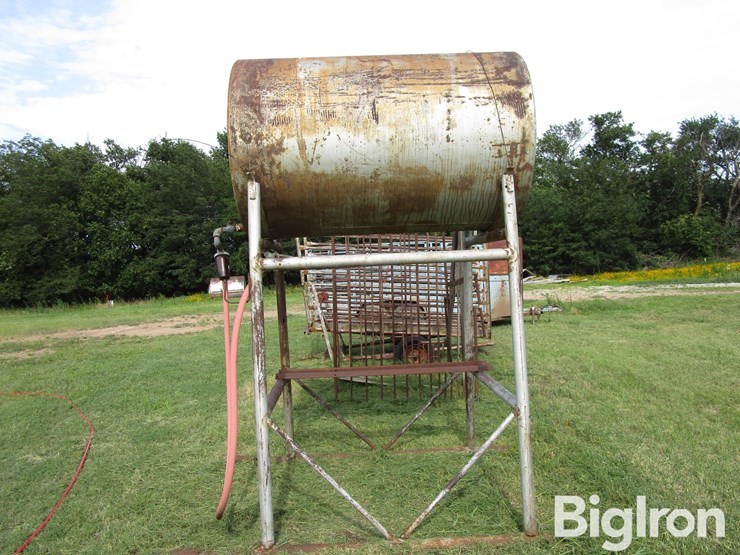560-gal-fuel-tank-on-stand-image-4