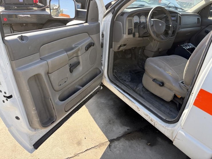 2006-dodge-2500-image-11
