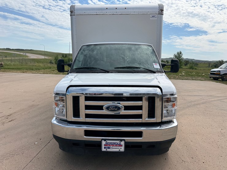 2022-ford-cargo-image-3