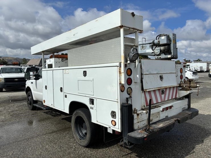 2002-ford-f550-image-4