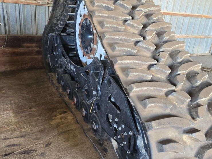 2014-saucy-combine-tracks,-32''-very-low-use,-have-used-two-season,-probably-less-than-1500-acres-of-entire-use,-have-the-adapter-to-fit-a-jd-combine-image-22
