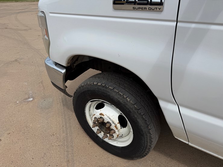 2018-ford-cargo-image-11