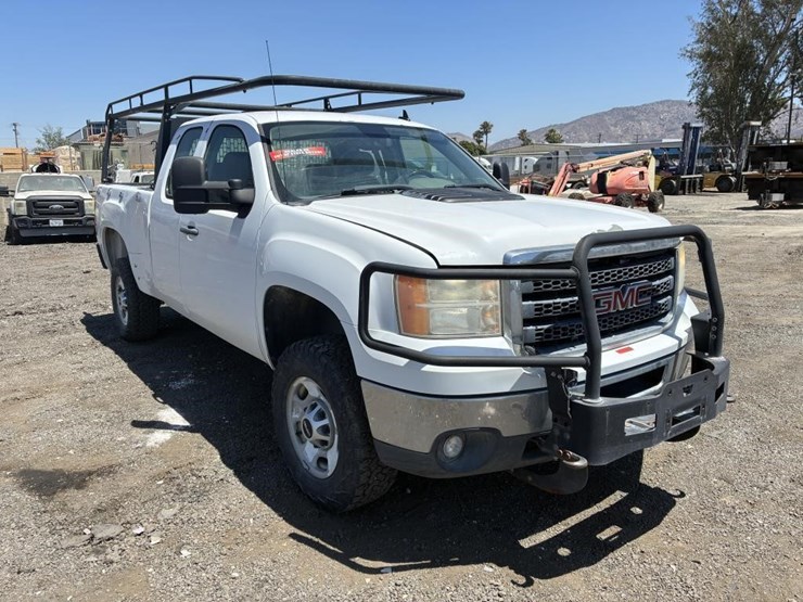 2012-gmc-sierra-2500-image-2