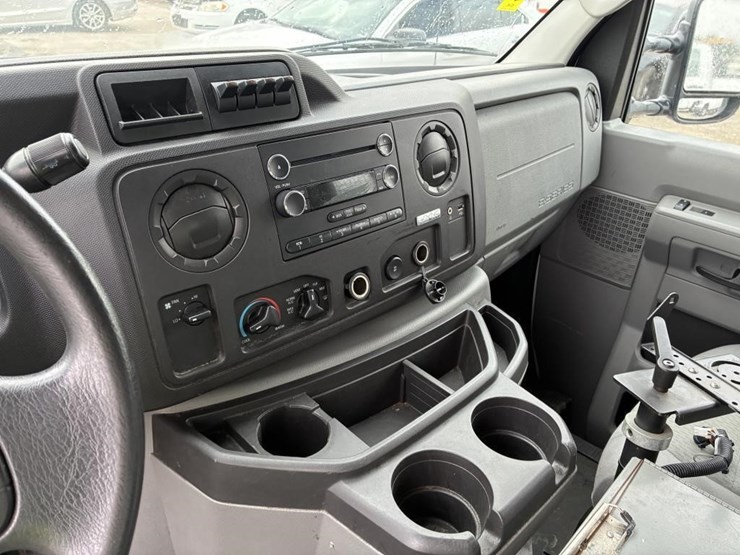 2011-ford-e350-image-17