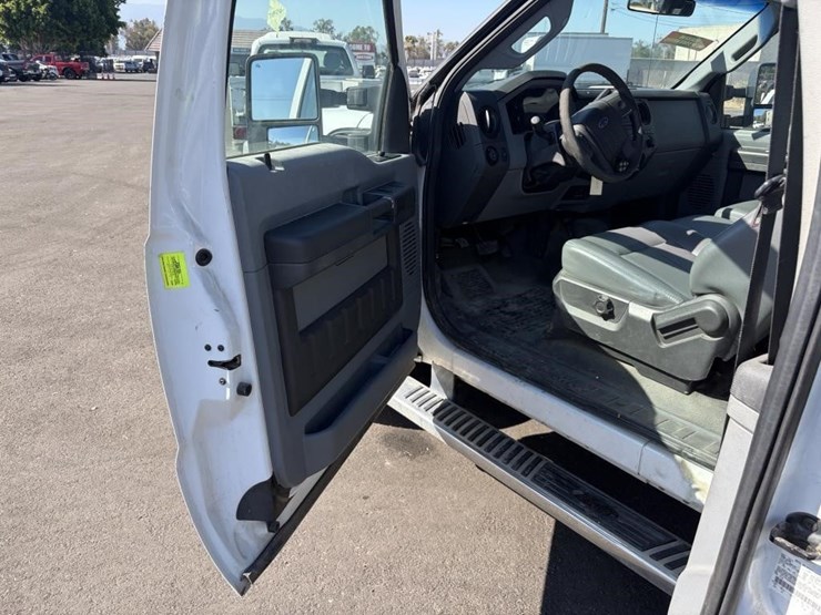 2011-ford-f250-image-13