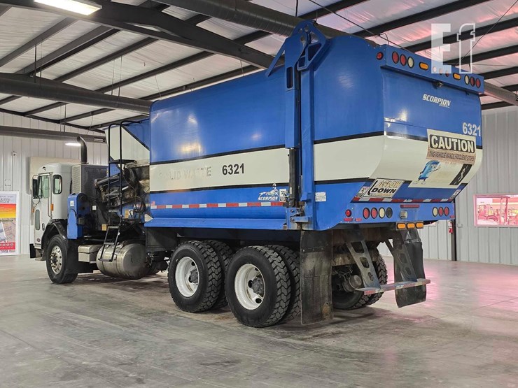 2017-peterbilt-320-image-4