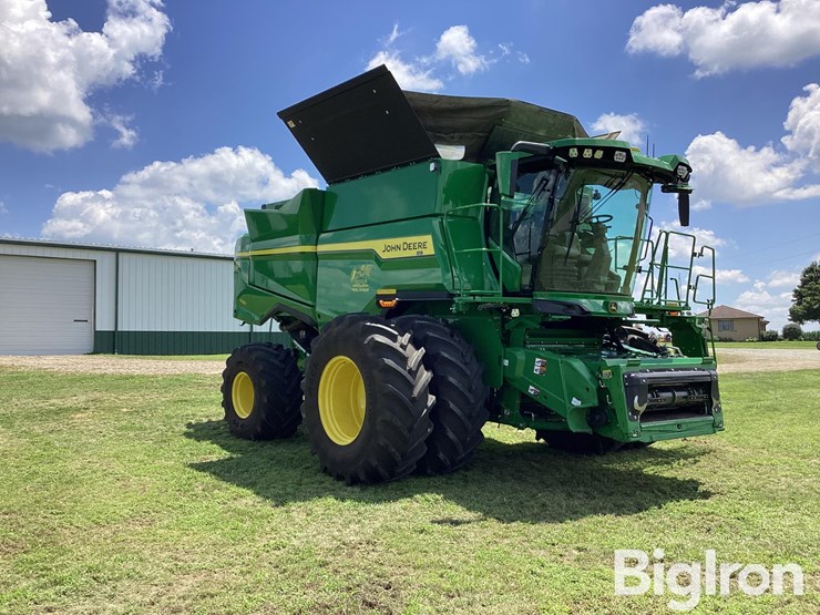 2025-john-deere-s7-700-image-3
