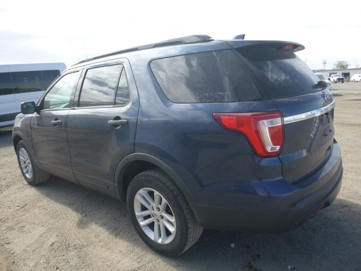 2016-ford-explorer-image-4