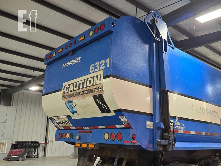 2017-peterbilt-320-image-19
