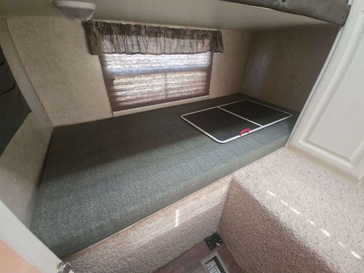 2006-keystone-outback-travel-trailer-image-36