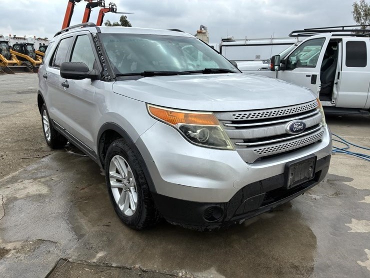 2015-ford-explorer-image-2