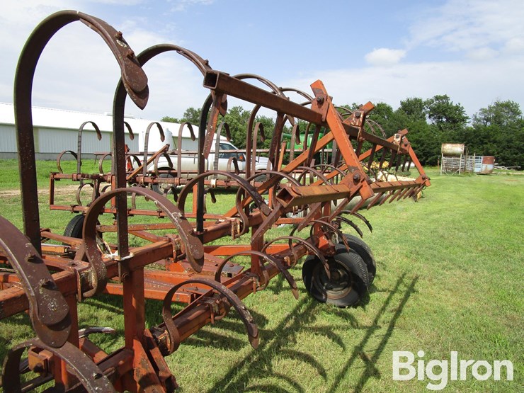 crustbuster-36'-hydraulic-fold-springtooth-w/3-bar-harrow-image-19