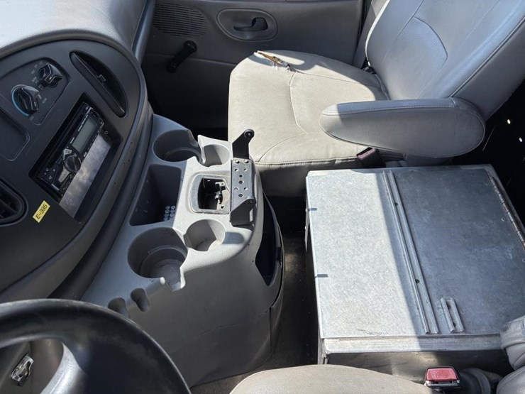 2001-ford-e350-image-23