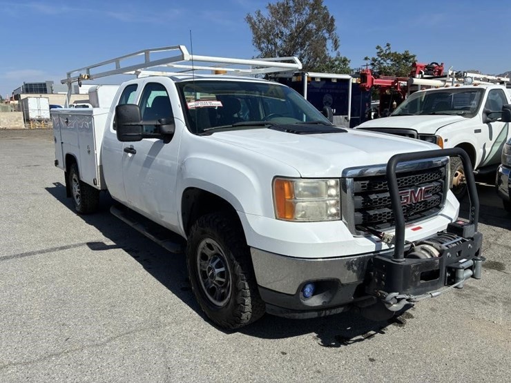 2012-gmc-sierra-3500-image-2