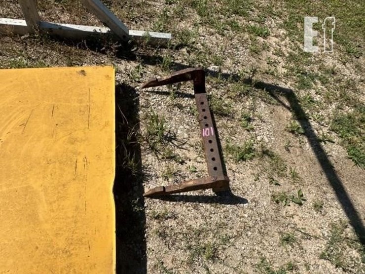 aluminum-frame-&-tractor-parts-image-2