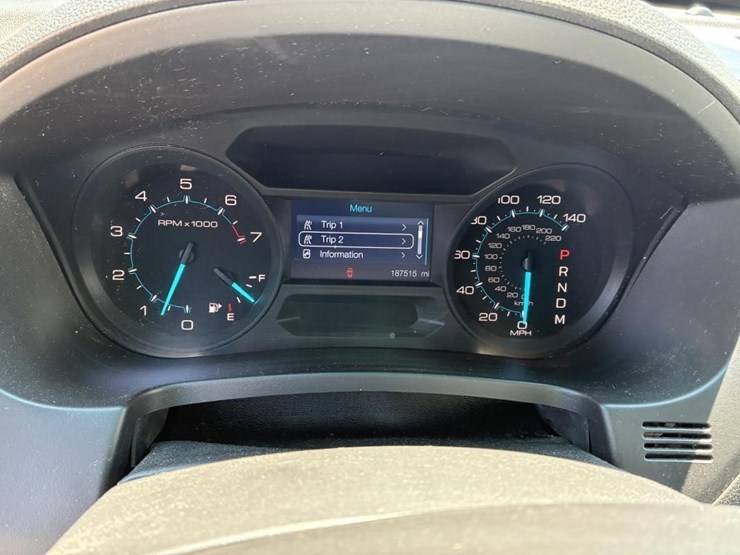 2011-ford-explorer-xlt-image-17