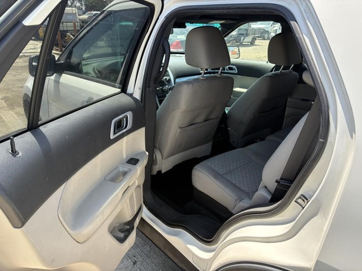 2011-ford-explorer-xlt-image-13