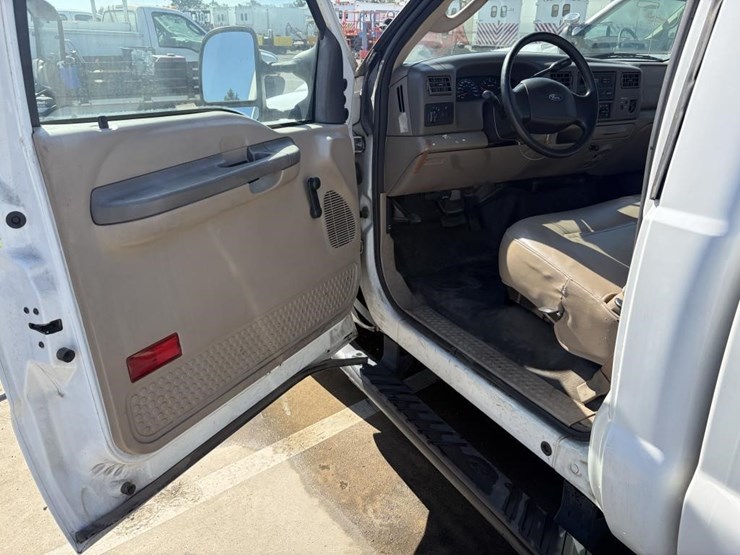 2004-ford-f350-xl-image-12