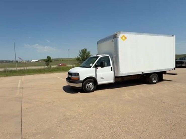 2018-chevrolet-express-4500-image-1