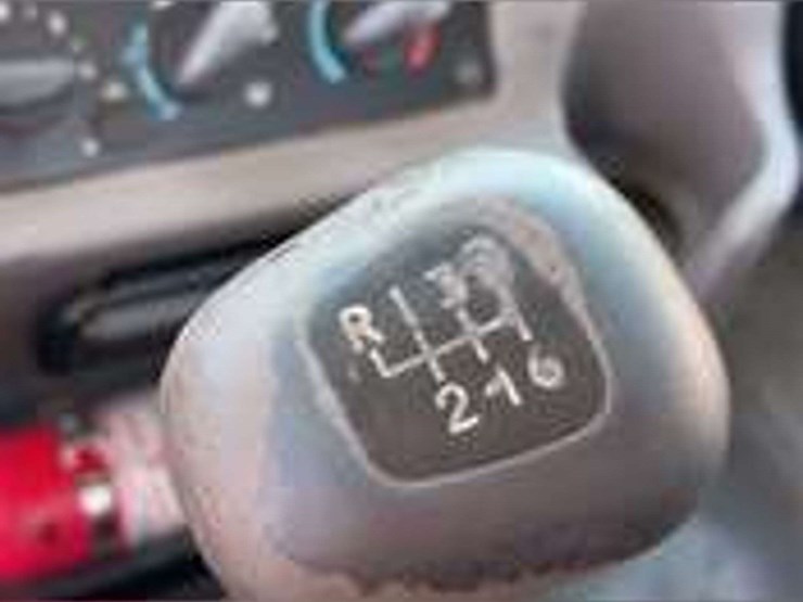 2007-freightliner-m2-106-image-23