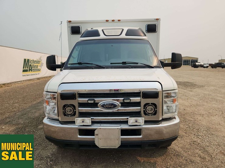 2013-ford-e450-image-38