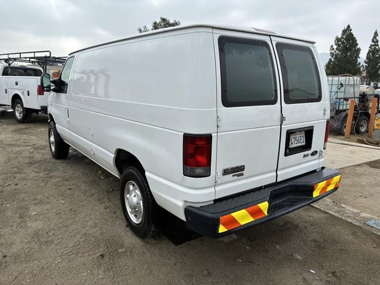 2011-ford-e350-image-4