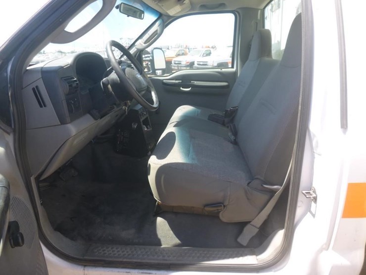 2005-ford-f450-image-12