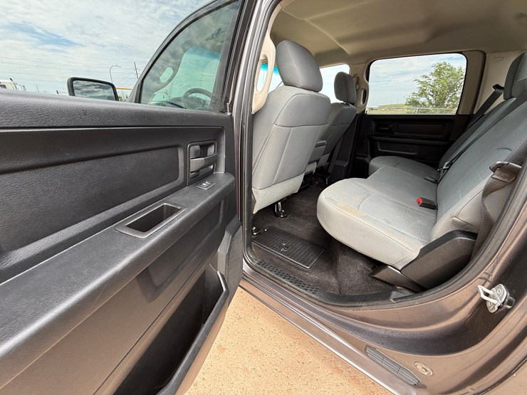2014-dodge-1500-image-19