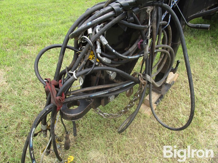 crustbuster-4740-all-plant-10-x-48-no-till-drill-w/liquid-fertilizer-image-9