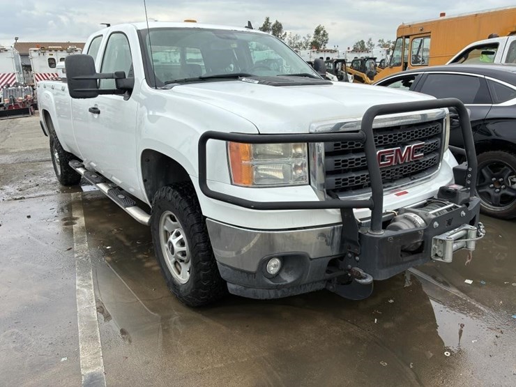 2012-gmc-sierra-2500-image-2