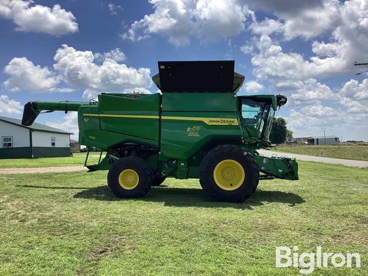 2025-john-deere-s7-700-image-4